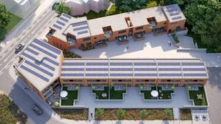 <span>“MOTIV” is een bijzonder energiezuinig BEN-project (E-peil ≤ E30) en omvat 22 luxueuze eenheden bestaande uit 9 appartementen, 2 penthouses, 7 woningen en 4 urban villa’s. Ondergronds zijn er autostaanplaatsen (enkele en dubbele) en ruime bergingen beschikbaar. BEN staat voor bijna-energieneutraal met als gevolg dat u vijf jaar lang 50% korting ontvangt op het kadastraal inkomen! Verder zijn er 6 units verkrijgbaar aan 6% BTW. Wees er dus snel bij !</span><br /><br /><span>Dankzij haar centrale ligging tussen verscheidene winkels, horeca en openbaar vervoer zijn uw recreatiemogelijkheden onbeperkt en is een vlot woon-werkverkeer gegarandeerd. De tuin van het project ligt vlakbij een bosrijk gebied, om helemaal tot rust te komen in het groen.</span><br /><br /><span>De units werden allen ontworpen door het gerenommeerde Leuvense architectenbureau T’Jonck-Nilis en worden afgewerkt naar uw persoonlijke smaak.</span><br /><span>Er wordt een strakke architectuur en inrichting gehanteerd die volledig beantwoordt aan de moderne gedachtegang van vandaag.</span><br /><span>Zo wordt de keuken afgewerkt met kwaliteitsvolle materialen zoals toestellen van het merk AEG of gelijkwaardig en een inductiekookplaat.</span><br /><span>Er worden moderne technieken gebruikt ter optimatisatie van het E-peil en met zicht op energiekostenbesparingen. Dit omvat een warmtepomp voor uw sanitair warm water, vloerverwarming, een ventilatiesysteem D en indien gewenst zonnepanelen en laadpalen.</span><br /><br /><span>De grond- en constructiewaarden worden gesplitst, zodat u slechts 12% registratierechten betaalt op de grondwaarde en 21% BTW op de constructiewaarde.</span><br /><span>Wenst u meer info of een werfbezoek op één van onze meer afgewerkte werven, aarzel dan niet om een afspraak te maken.</span><br /><span>Wij gaan met u van A-Z door de plannen, de afwerking en het financiële plaatje.</span><br /><br /><span>Bekijk zeker even het 3D overzicht via de volgende link : https://host.drawbotics.com/revo/PSO5FA/marketing</span>