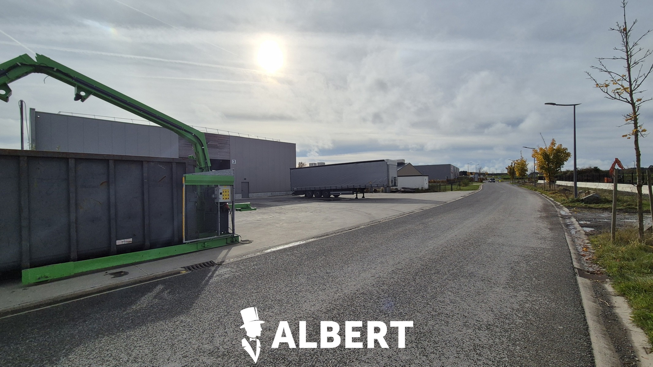 Industriële site met kantoorgebouw en hallen - foto 3