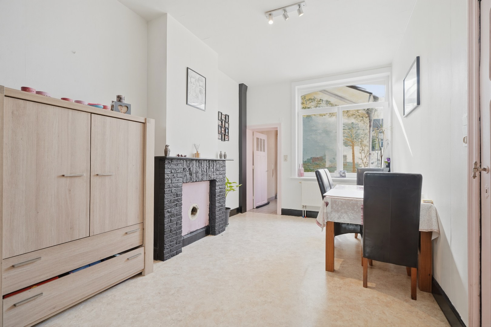 Ruime rijwoning met zongerichte tuin in Nieuwpoort-Stad. - foto 5
