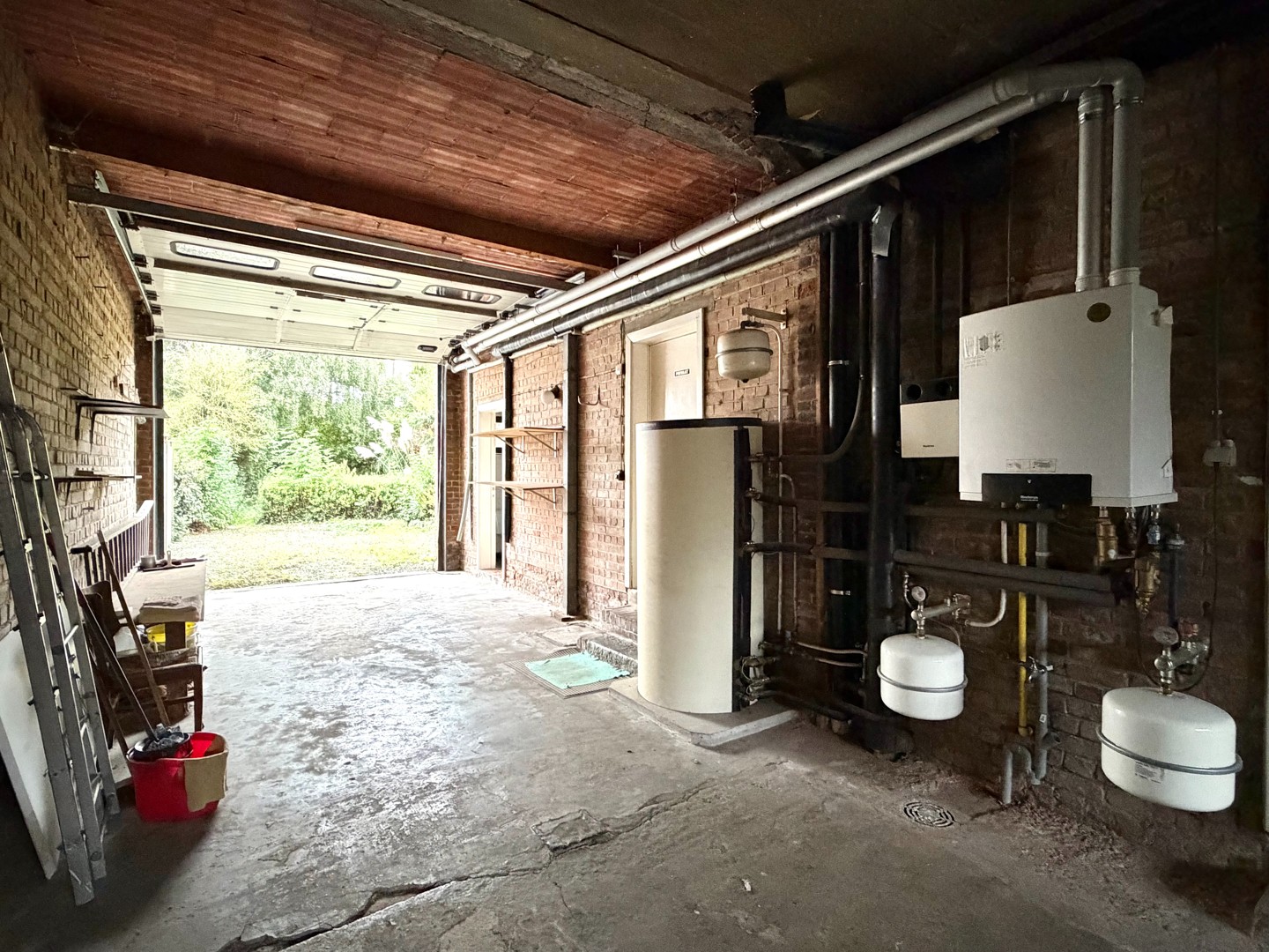 Te renoveren woning met zeeën van ruimte en eindeloos potentieel - foto 5