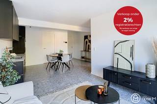 <h2><span>Instapklaar en energiezuinig appartement in de Burgemeester Bollenstraat in Hasselt</span></h2>
Welkom in de Burgemeester Bollenstraat, een rustige en centraal gelegen straat kortbij het centrum van Hasselt. Hier vind je een instapklaar appartement te koop dat comfort, duurzaamheid en locatie perfect combineert. Ideaal voor wie comfortabel wil wonen of investeren in kwalitatief vastgoed.<br /><br />De lichtrijke leefruimte in dit appartement sluit aan op een moderne open keuken, afgewerkt met kwalitatieve en duurzame materialen. De slaapkamer heeft een parketvloer, en de badkamer is ingericht met inloopdouche en lavabo. Een apart gastentoilet en vloerverwarming zorgen voor extra wooncomfort. <br /><br />Dankzij de combinatie van een warmtepomp, zonnepanelen en EPC A, woon je hier heel energiezuinig. Er is ook een wachtleiding voorzien voor het plaatsen van een laadpaal.<br /><br /><strong>Wat is er INBEGREPEN?</strong>
<ul>
<li>Gemeenschappelijke fietsenberging</li>
<li>Het appartement is professioneel geschilderd ter waarde van € 6.000</li>
<li>Verlichting werd reeds geïnstalleerd ter waarde van € 1.500</li>
</ul>
<strong>Zin om dit appartement van dichtbij te ontdekken?</strong><br />Mail carine@optie-m.be of bel haar op 0478 41 58 70. Ze maakt graag tijd voor jou!<br /><br />*Prijs is exclusief kelderberging en aansluitkosten<br /><br />Wens je graag een gratis en vrijblijvende schatting van je woning? Contacteer ons gerust voor een afspraak.<br /><br />VG - WG - GMO - GVKR - GVV