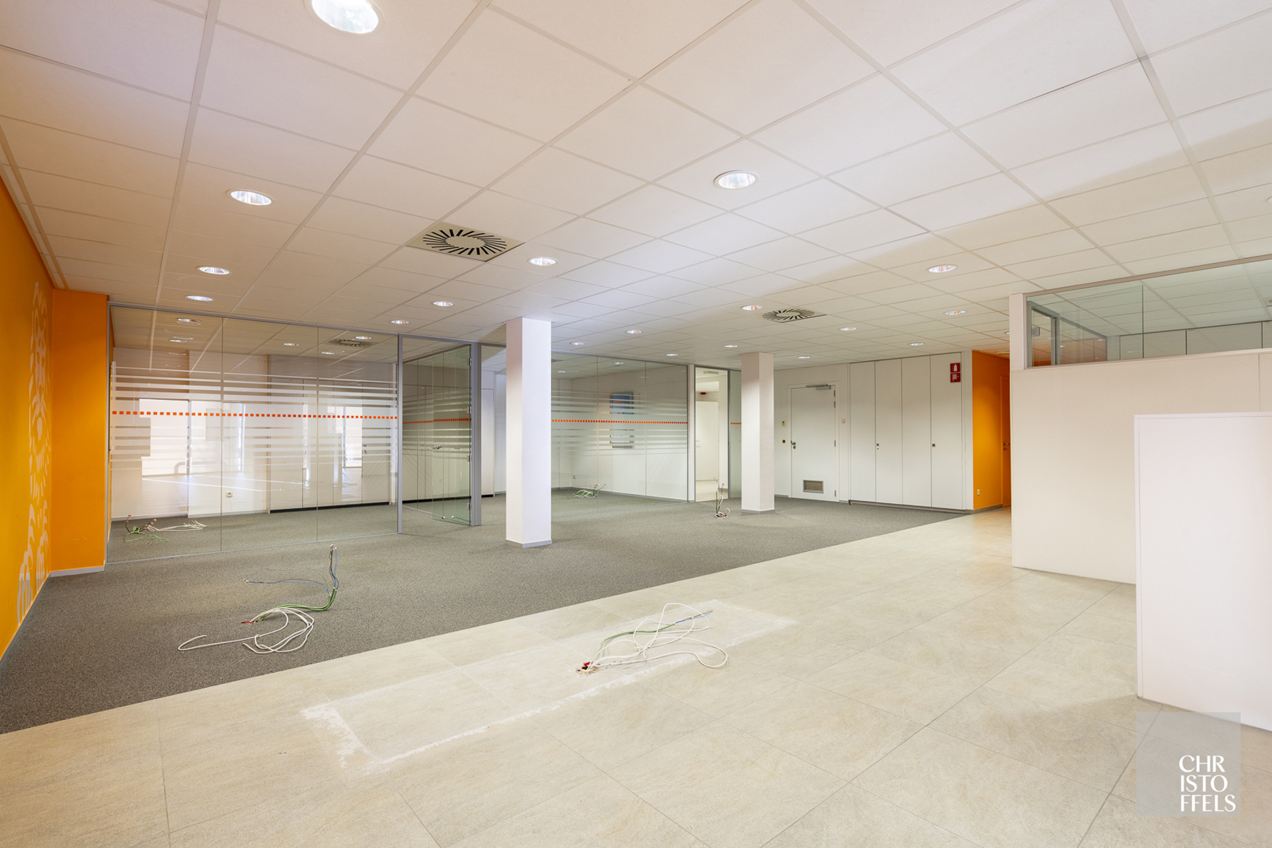 Commerciële ruimte (271m²) mét parkeergelegenheid op een strategische locatie in Lanaken! - foto 5