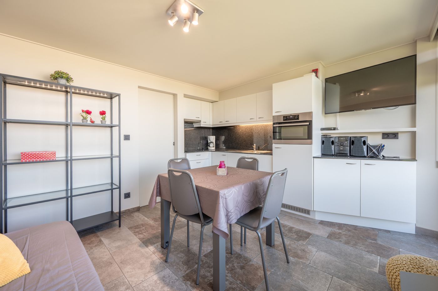 Gerenoveerd 1-slaapkamer appartement te Vosseslag (De Haan) - Park Atlantis - foto 2