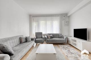 Welkom in dit gezellige en lichtrijke 1-slaapkamerappartement, ideaal gelegen in Koekelberg, op een steenworp van winkels, openbaar vervoer...