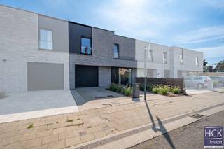 De liggingDeze recente woning (bouwjaar 2020) met een perceeloppervlakte van 286 m² en een bewoonbare oppervlakte van maar liefst 157 m² beschikt...