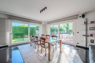 Exceptionally spacious villa located in Nieuwpoort on an exceptional plot of 1332 square meters with complete privacy and south-west facing...