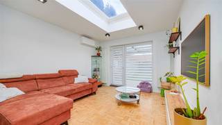 Centraal gelegen, instapklaar huis in Hemiksem met 3 slaapkamers en gezellige tuin.Een toffe leefruimte, praktische indeling en een gezellige...