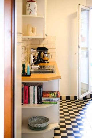 Op een toplocatie, recht tegenover het Koning Albertpark en Harmoniepark, ligt dit karaktervolle appartement. Hier woon je op een boogscheut van...