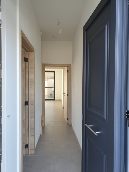 Volledige gerenoveerde en instapklare rijwoning met tuintje in centrum Lokeren - foto 2