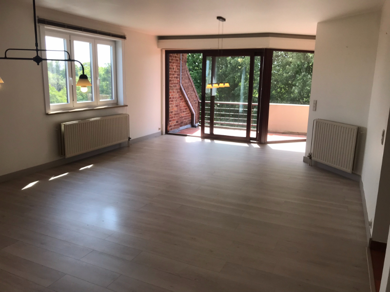 Rustig en zongeoriënteerd 3 slk appartement (153 m²), terras met een groen en weids uitzicht over het Kanaal Gent-Oostende, kelder met private autostaanplaats - op wandelafstand van AZ Sint Jan Campus en op 3 km  van het centrum van Brugge. - photo 5