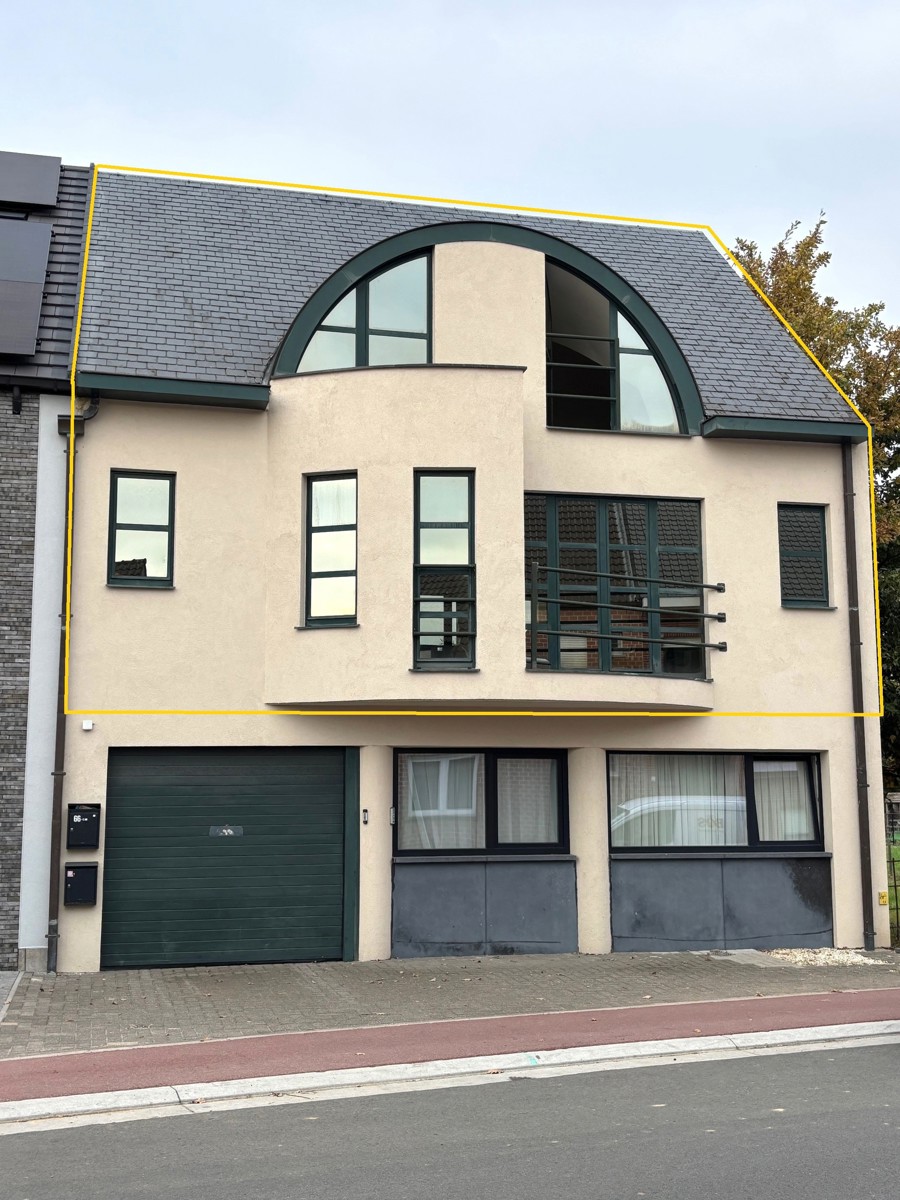 Centraal gelegen duplex appartement met 2 slaapkamers - foto 1