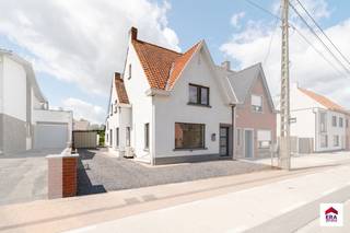 Bent u op zoek naar een instapklare en energiezuinige woning met hedendaagse afwerking én ruimte? Dan is deze volledig gerenoveerde woning met...