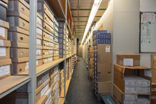 Bent u op zoek naar een commercieel pand met uitstekende zichtbaarheid en een centrale ligging? Dan is dit handelshuis  precies wat u zoekt! Gelegen...