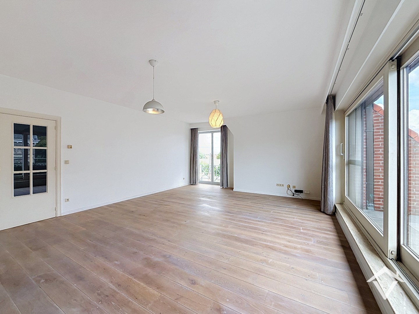 Ruim, gezellig dakappartement (EPC: B) met 3 slaapkamers en warmtepompen in centrum Roeselare - foto 4