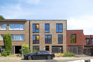 Ruim en luxueus afgewerkt duplex appartement op wandelafstand van het groene Boekenbergpark. Perfect voor wie rust, ruimte en comfort zoekt, zonder...