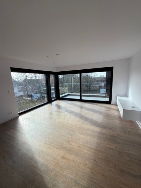 Zeer ruim recent duplex app met 3 slpks, 2 terrassen en autostaanplaats. - foto 4