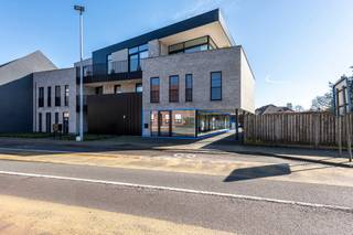 Energiezuinig handelspand met parking, op topligging in het centrum van PoppelDeze recente en instapklare handelsruimte van ca. 60 m² combineert...