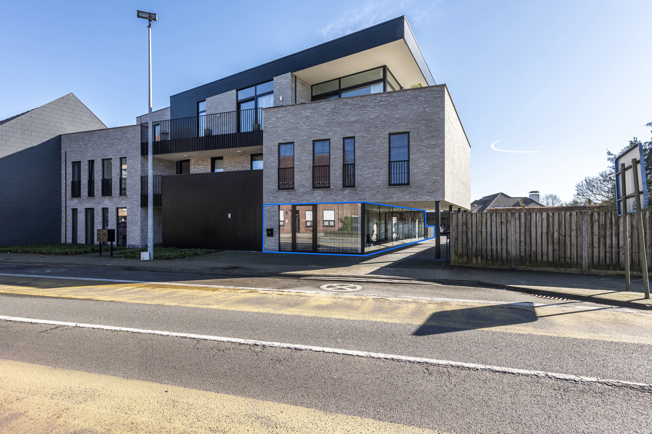 Handelsruimte van ca 60 m² met parking en tuin in Poppel. - foto 2