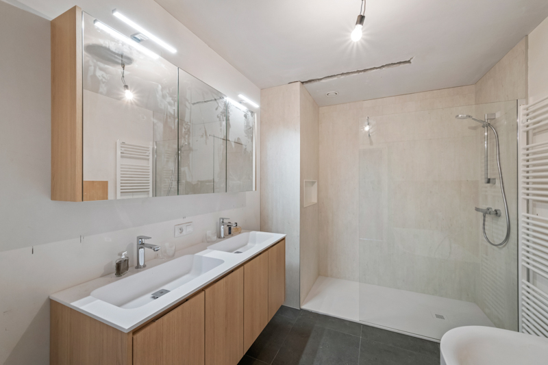 Roeselare nabij Station : Penthouse appartement met 2 slpks en zolder op de derde verdieping van een nieuw gebouwde Residentie genaamd "Residentie Arena" opp 110 m² - foto 3