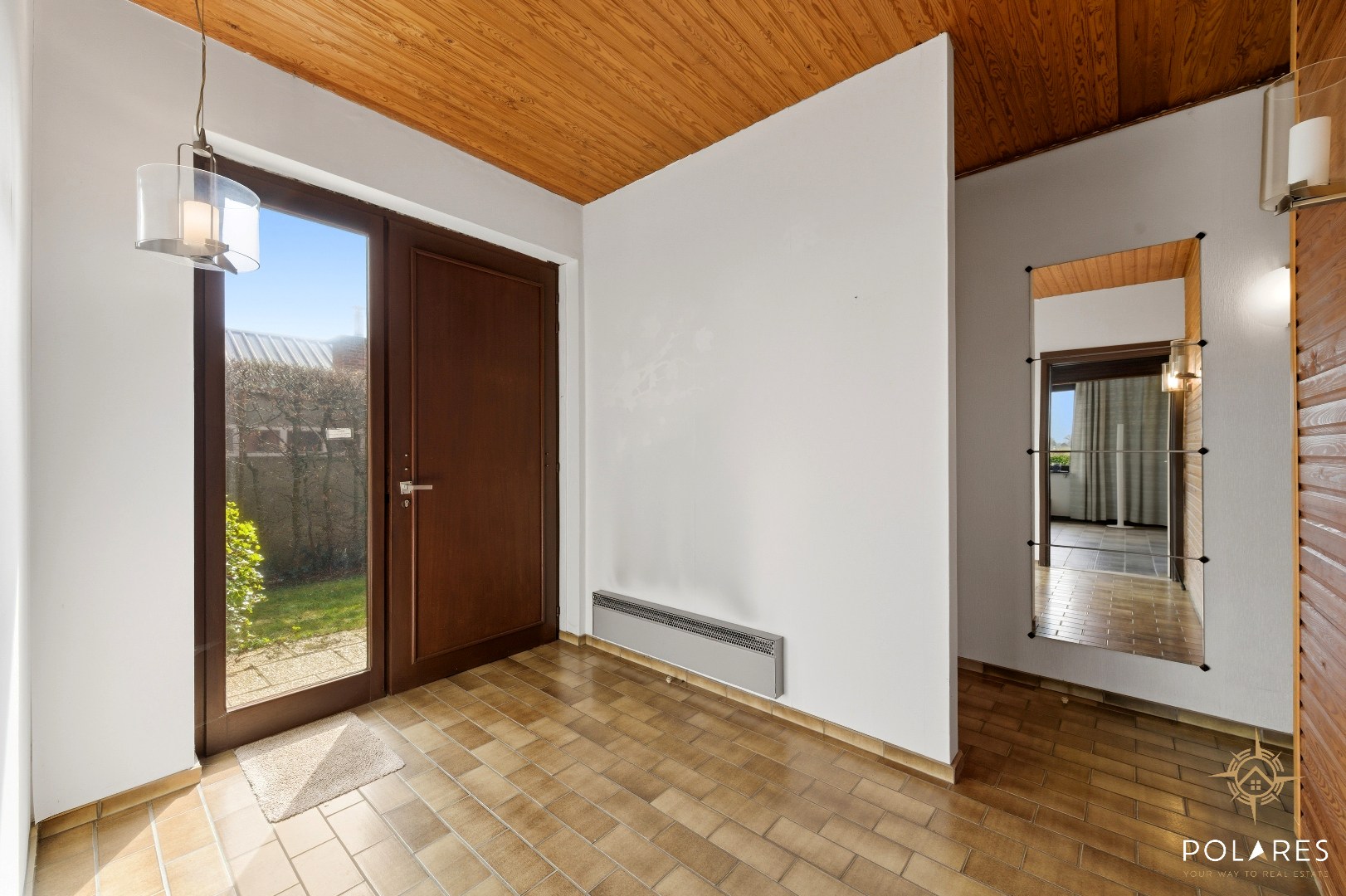 Renovateable bungalow on beautiful plot. - photo 3