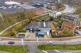 Commercieel gelegen bedrijfsgebouw van ca. 400m² met voorliggende parking langs de Westlaan te Roeselare.Bijkomende mogelijkheid tot stockage...