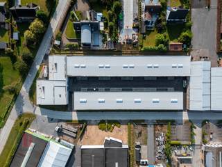 Nieuwe KMO-unit met een oppervlakte van 170 m². De loods maakt deel uit van de KMO-ontwikkeling 'DE SCHELP' bestaande uit 19 KMO-units van 133 m²...