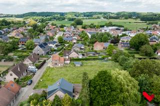 Een unieke kans voor wie zoekt naar een solide investering of een toekomstgericht bouwproject: deze projectgrond van 19a47ca omvat drie...