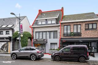 Midden in het bruisende hart van Tremelo vindt u dit mooie handelspand met woonst. Vlakbij andere kleinhandelaars, openbaar vervoer en scholen.Het...