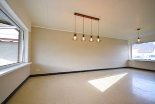 CARDIJNLAAN 448880 LEDEGEMDeze ruime rijwoning in Ledegem is een ideale gezinswoning, gelegen in een rustige woonwijk. De woning beschikt over vier...