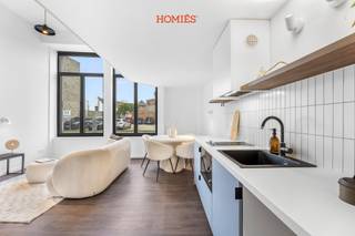 Deze gezellige en comfortabele woonst op de gelijkvloerse verdieping maakt deel uit van een authentiek gebouw met mooie uitstraling dat in...