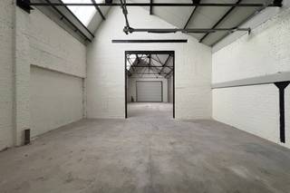 In de nieuwe ontwikkeling “De Weverij” te Kalken bieden wij een modern magazijn aan met een vrije hoogte van ca. 4,30 m en een inrijhoogte van...