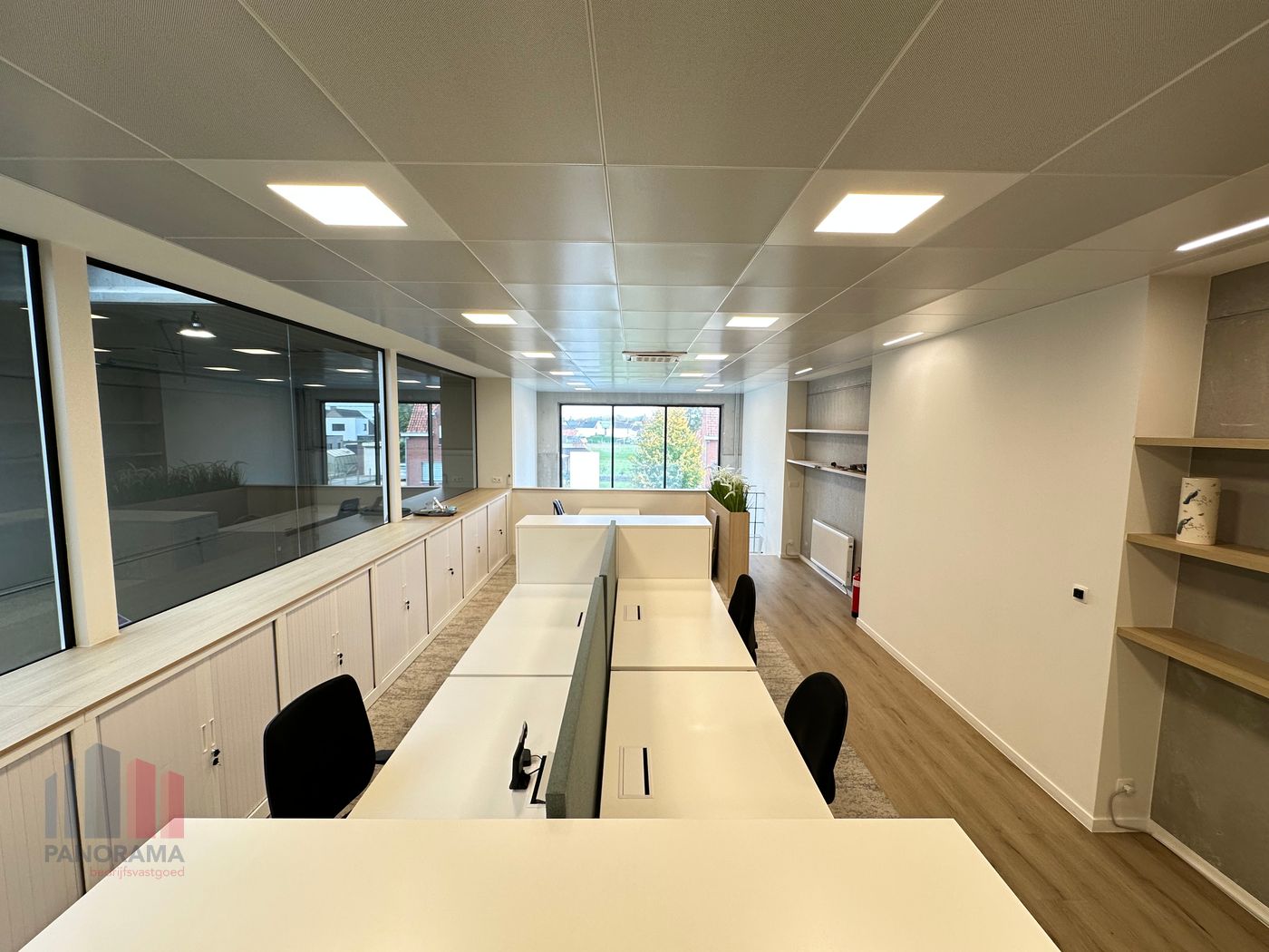 Modern en energiezuinige kantoorruimte met opslag te huur in Waregem. - foto 1