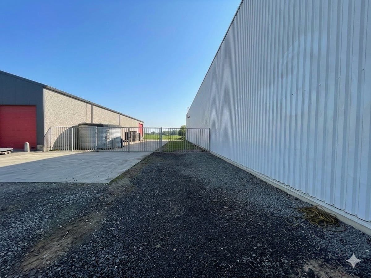 Magazijn (1.050 m²) met kantoor (72 m²) te huur in Temse - foto 4