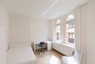Enkel voor studenten!Deze mooie studio is gelegen op de 2de verdieping (voorzijde) van een charmant herenhuis.De studio is standaard bemeubeld en...