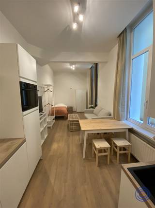 Informatie appartementsgebouwCentrum Antwerpen. Zijstraatje Nationalestraat tussen kathedraal en MSK (zuid). Unieke kans om een volledige gebouw...