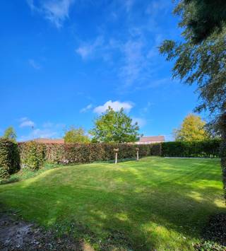 Zuidgerichte bouwgrond voor open bebouwing langs autoluw straatje.Centraal gelegen, groen, privacy.Zie foto verkavelingsplan: lot 9A...