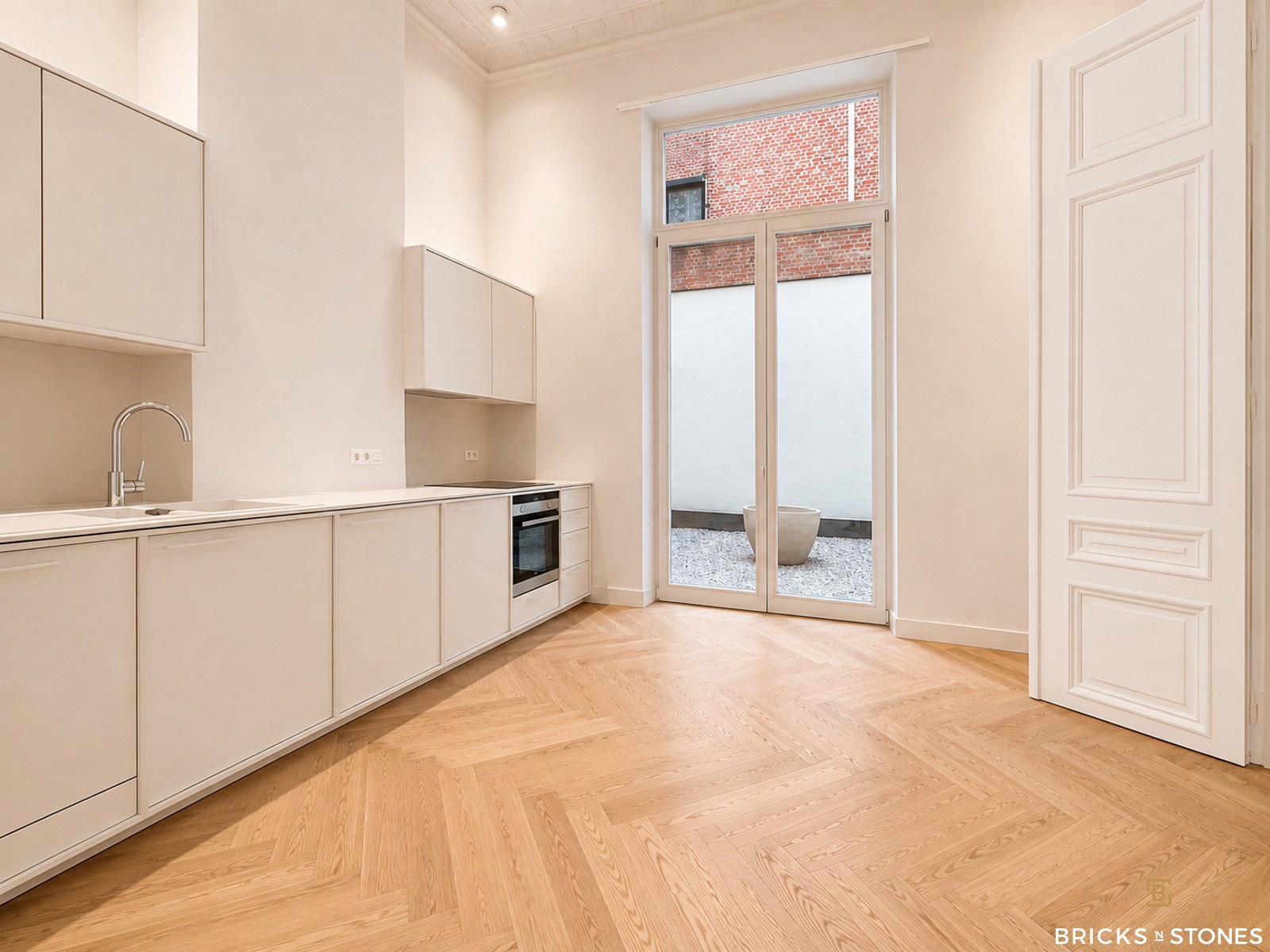 Gerenoveerd appartement met terras in historisch Antwerpen - foto 3