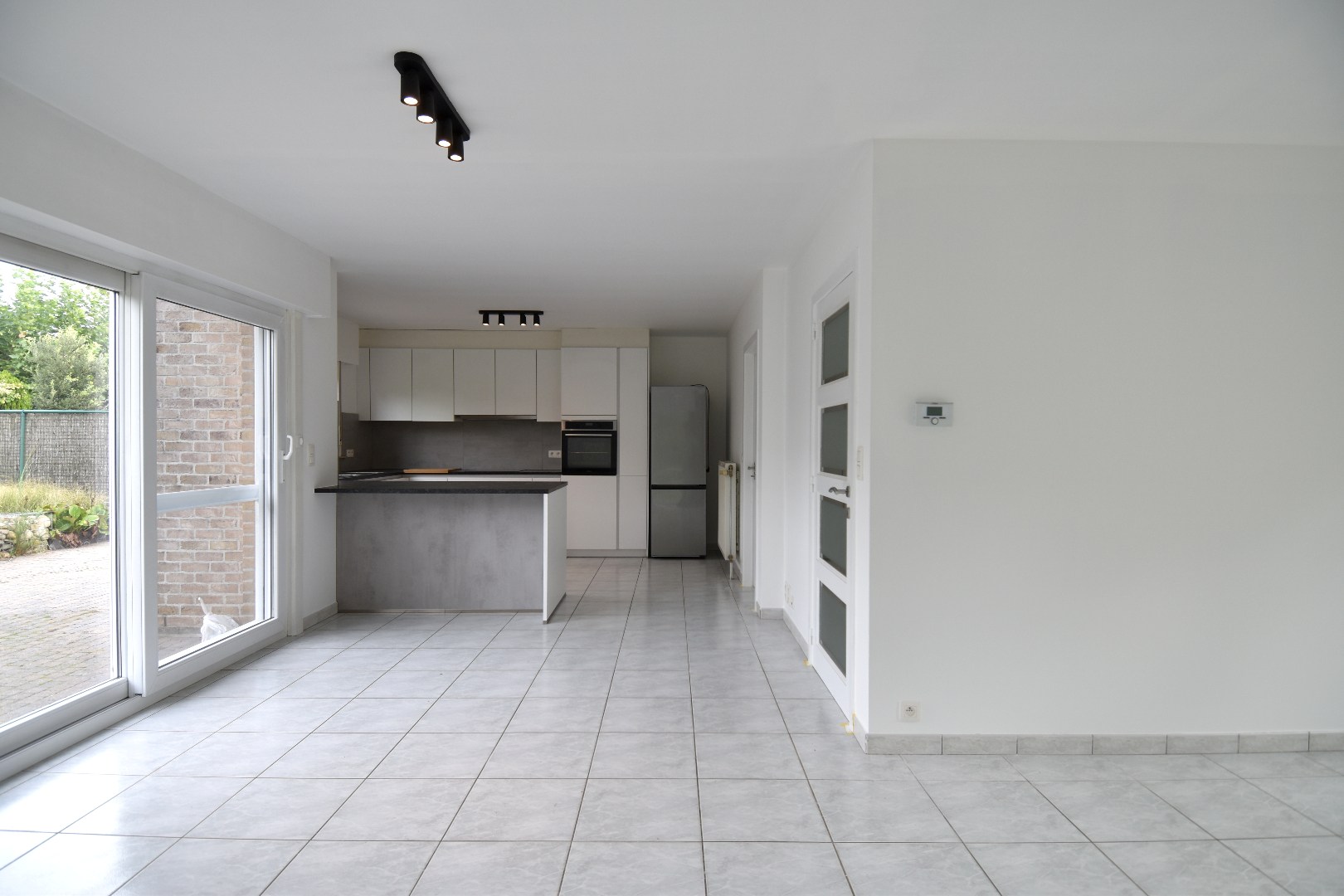 Alleenstaande woning met 3 slaapkamers, tuin en garage te koop in residentiële wijk te Gullegem - foto 5