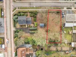 Bent u op zoek naar de ideale locatie om uw eigen woning te realiseren? Dan is dit perceel van 5a93ca een unieke kans.Hoewel het perceel...