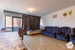 Dit ruime appartement heeft een rustige locatie maar toch op wandelafstand gelegen van zowel strand als openbaar vervoer. Bij het binnenkomen via de...