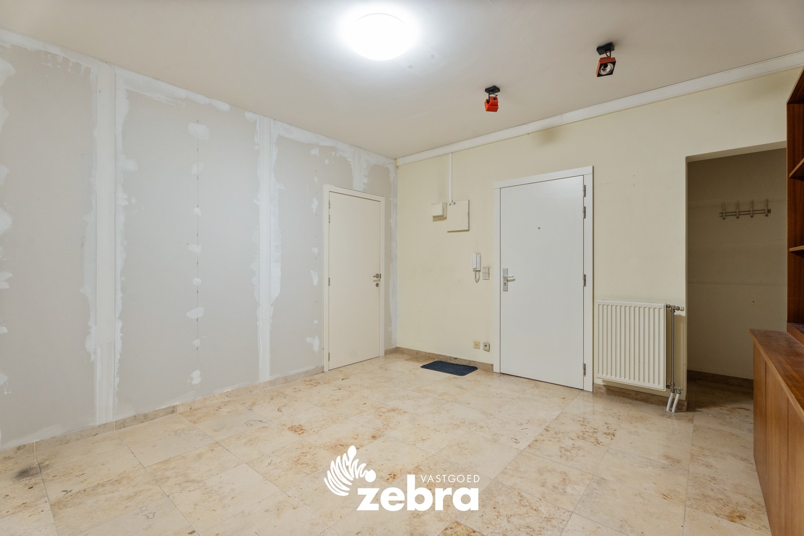 Veelzijdig handelspand op toplocatie in hartje Tielt – ook in te richten als woonst! - foto 4