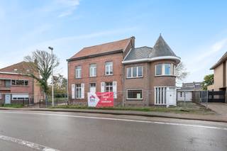 [[ DIT PAND NEEMT DEEL AAN DE ERA OPEN HUIZEN DAG OP 6/12 VAN 13:00 TOT 14:00 ]]Deze ruime halfopen woning biedt tal van mogelijkheden voor wie op...