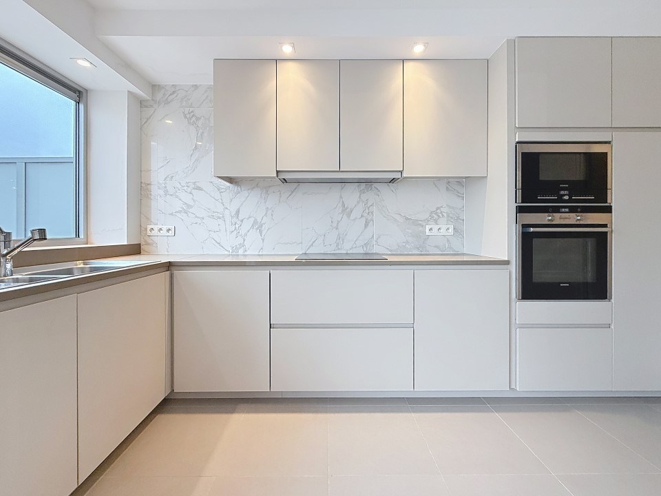 Volledig gerenoveerd, energiezuinig appartement met garage op de 5de verdieping - foto 4