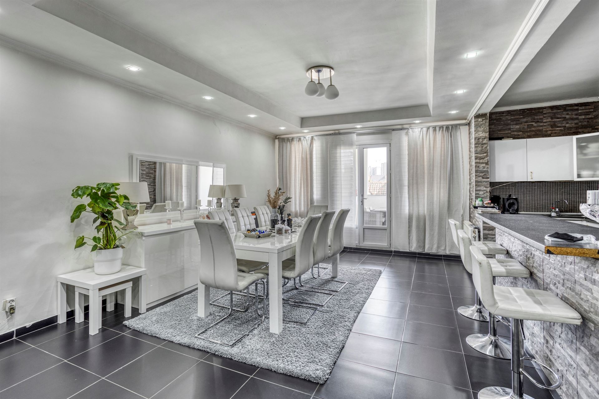 Zeer grote woning met tuin en 6 slpks - foto 5