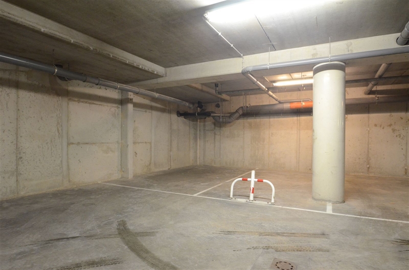 Dubbele binnenstaanplaats in een statige residentie. - foto 3