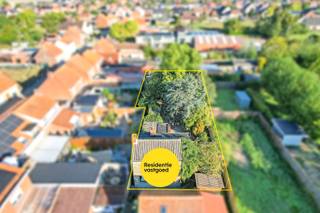 Te renoveren woning op een perceel van 392m² te Houthulst!<br />Rustig gelegen, op het einde van een doodlopende straat, vinden we deze eigendom terug met veel potentieel. <br />Op het gelijksvloer bevindt zich momenteel een leefruimte, met aanpalende een eetkamer en de keuken met zicht op de tuin. <br />Op het verdiep zijn er 2 slaapkamers aanwezig. <br />Ideaal als je op zoek bent naar een renovatieproject. <br /><br />Interesse? Maak vandaag nog een afspraak voor een bezoek ter plaatse. <br /><br />De vermelde prijs is een richtprijs, elk bod wordt voorgelegd aan de eigenaar die zich het recht voorbehoudt om dit te aanvaarden of te weigeren.<br /><br />EPC: 1317 kWh/m² (Ref. NI26766)