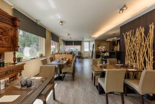 Deze eigendom leent zich perfect voor horeca, diensten, vrij beroep of andere commerciële activiteiten, dankzij de uitstekende zichtbaarheid en...