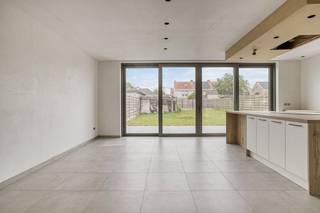 📍 Nieuwenhovestraat 11, 8790 WaregemVraagprijs 399.000,00 euro!Geniet van hedendaags wooncomfort op een uiterst rustige en kindvriendelijke ligging...