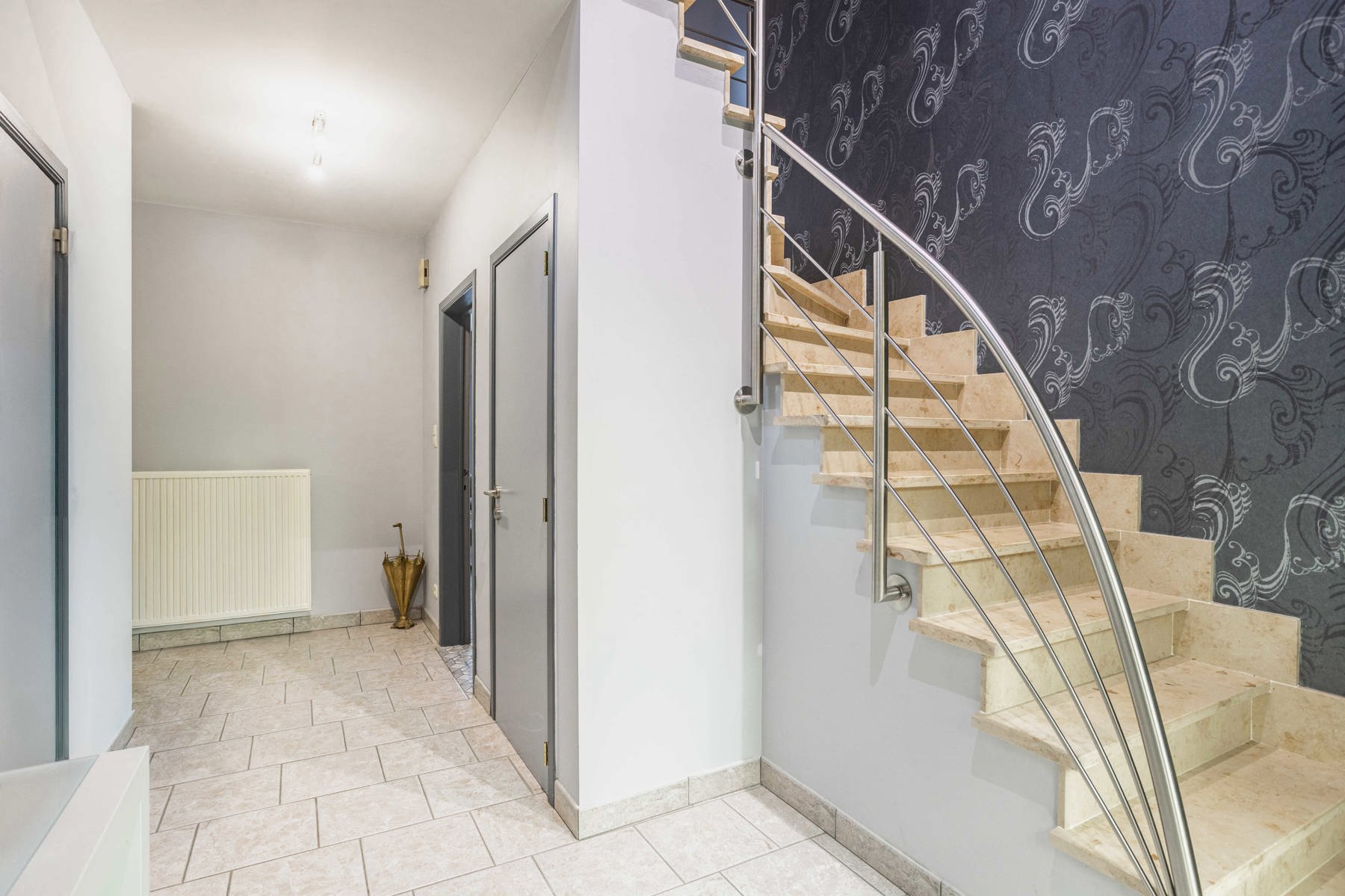 Instapklare woning met 4 a 5 kamers in doodlopende straat. - foto 4