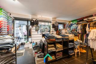 AlgemeenIn de Sint Jorisstraat te Aalst bevindt zich dit ruim en commercieel gelegen handelspand van 90 m², vlakbij de markt en het stadscentrum...